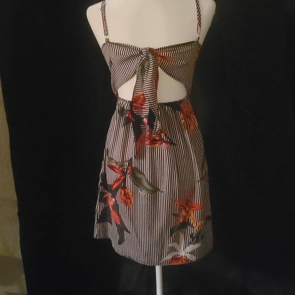 Lady's summer dress..id#011 - Picture 3 of 6